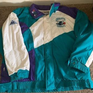 ⭐️Vintage Charlotte Hornets Throwback Jacket⭐️